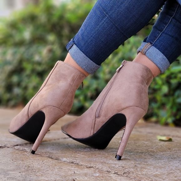 Women Taupe Pointy Toe Ankle Boots - Picture 3 of 6